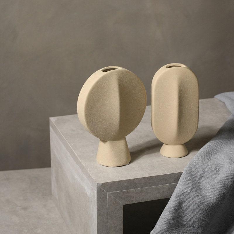 Hom & Ember – Frosted Ceramic Human Face Vase for Contemporary Elegance