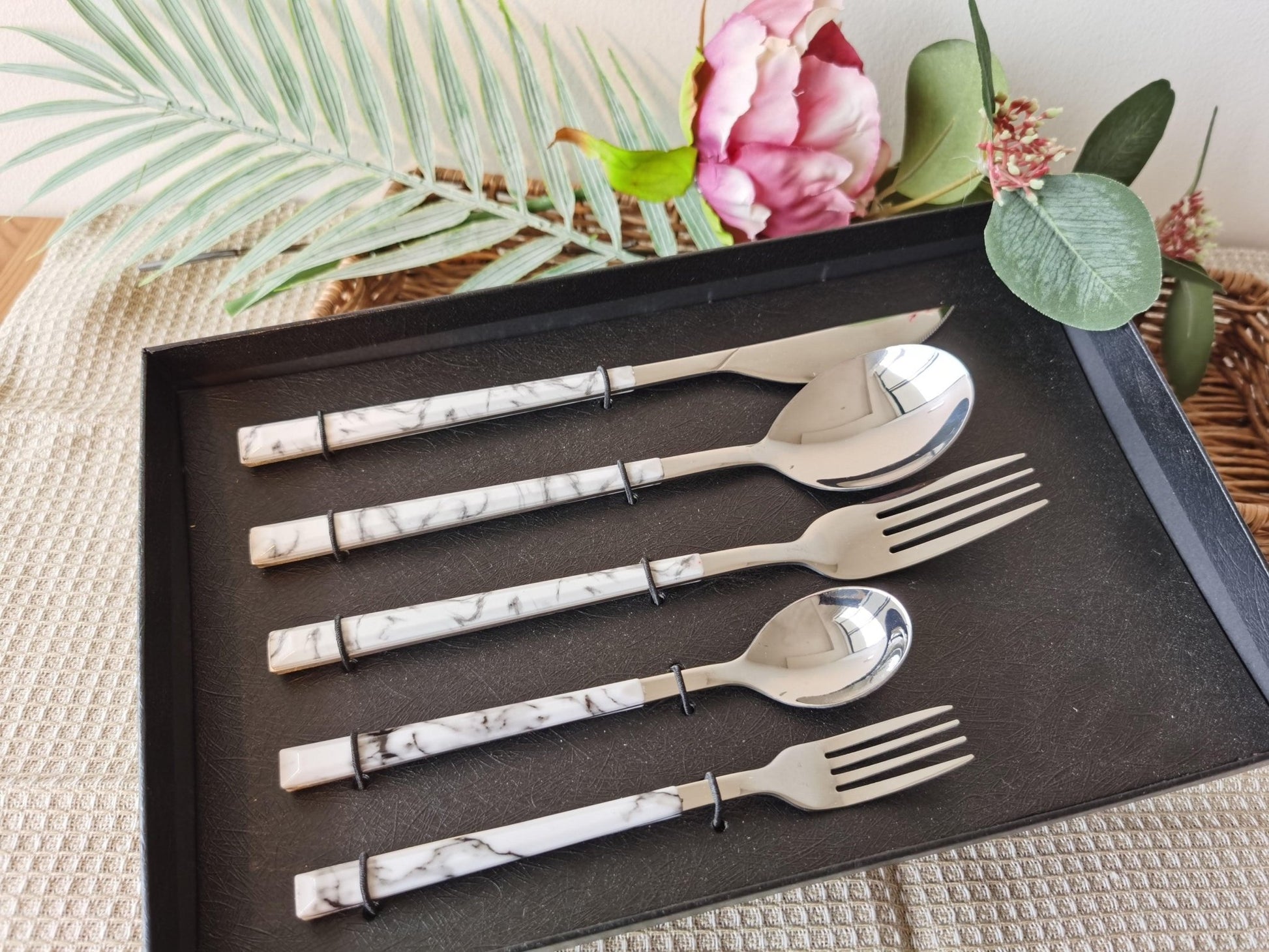 Hom & Ember – 5 - Piece Marble Cutlery Set for an Elegant Dining Experience - Hom & Ember