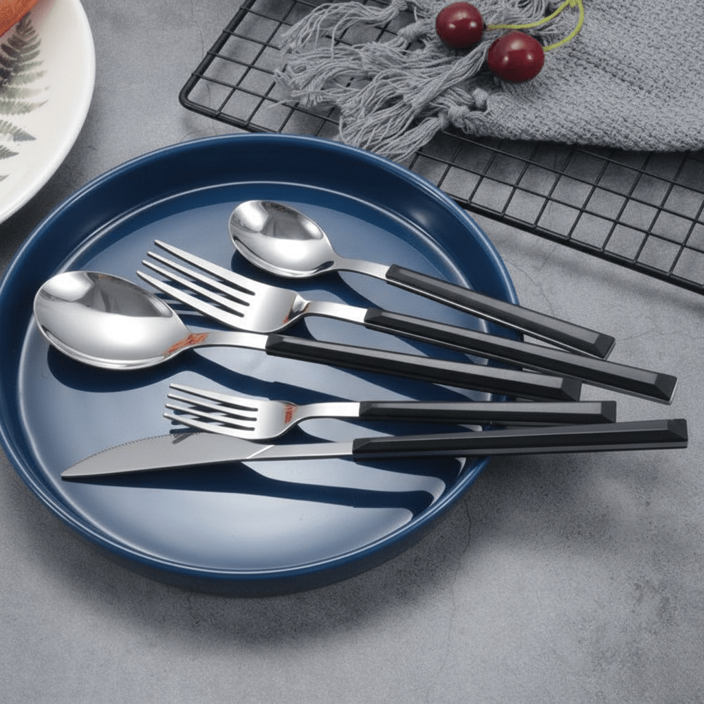 Hom & Ember – 5 - Piece Stainless Steel Cutlery Set with Black Handles for a Sleek Dining Experience - Hom & Ember