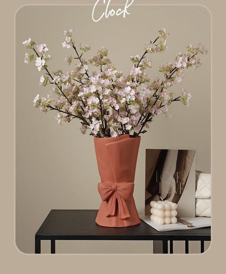 Hom & Ember – Art Deco Bow Tie Ceramic Vase in Minimalist Accent for a Sophisticated Touch - Hom & Ember