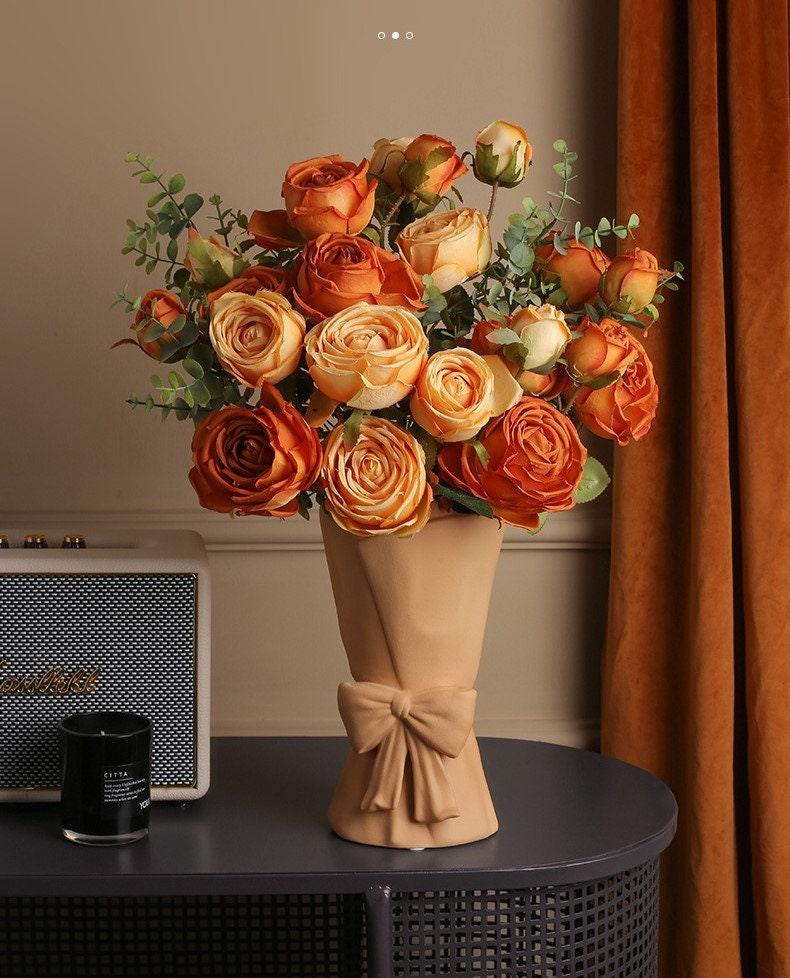 Hom & Ember – Art Deco Bow Tie Ceramic Vase in Minimalist Accent for a Sophisticated Touch - Hom & Ember