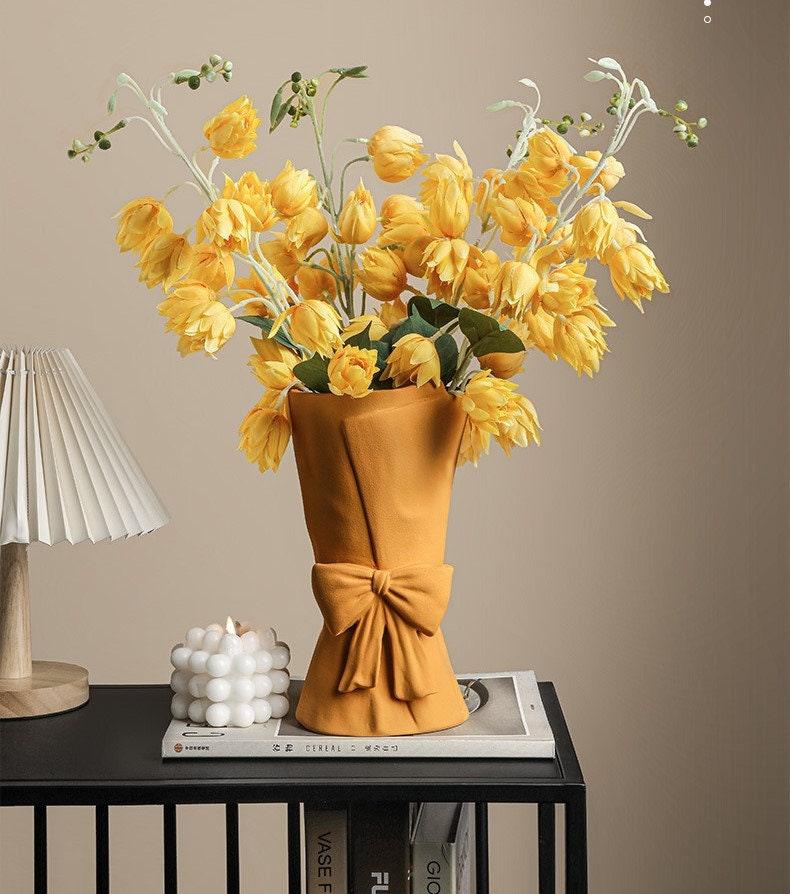 Hom & Ember – Art Deco Bow Tie Ceramic Vase in Minimalist Accent for a Sophisticated Touch - Hom & Ember