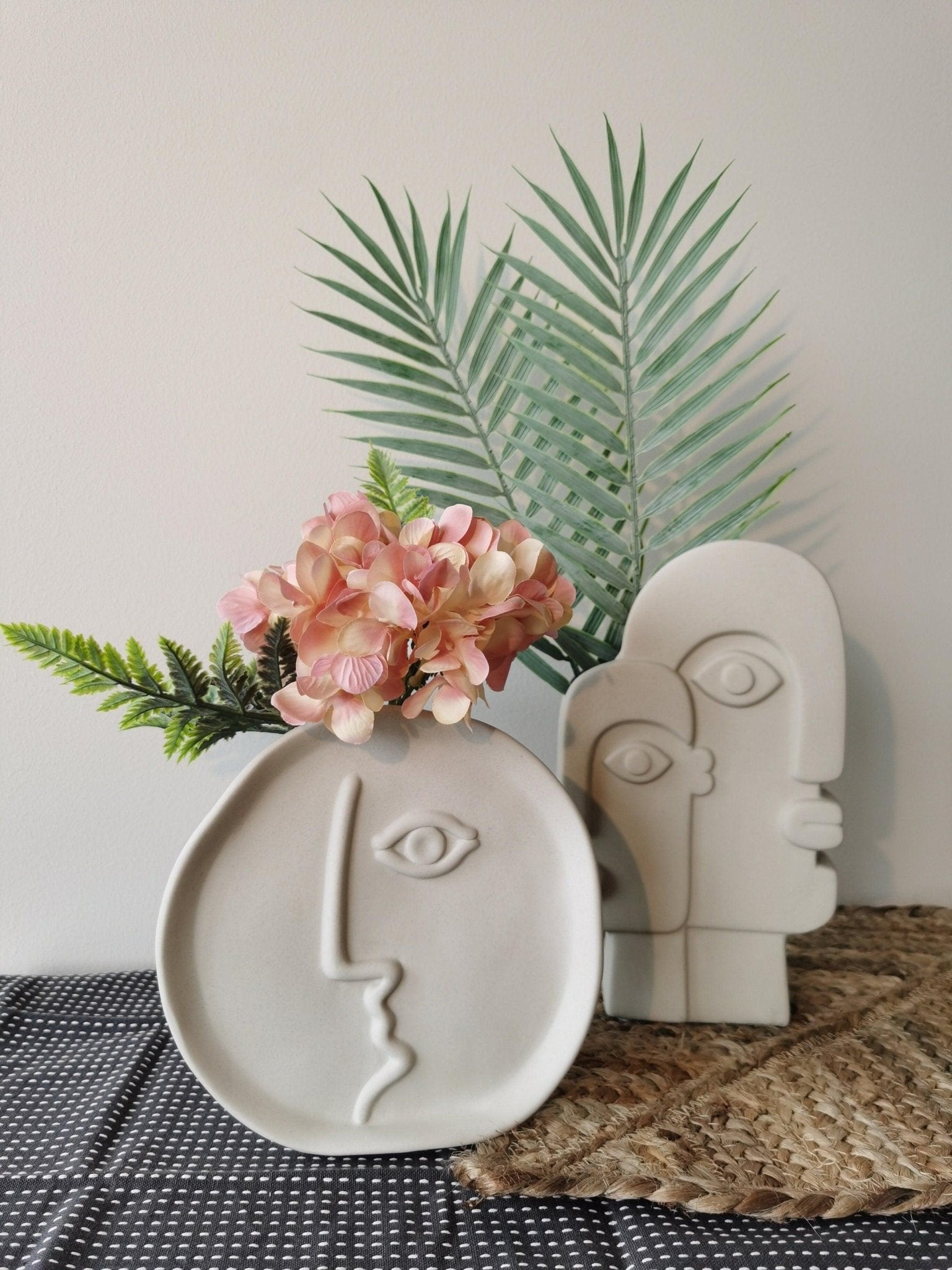 Hom & Ember – Contemporary Abstract Face Vase for a Stylish Home Decor - Hom & Ember