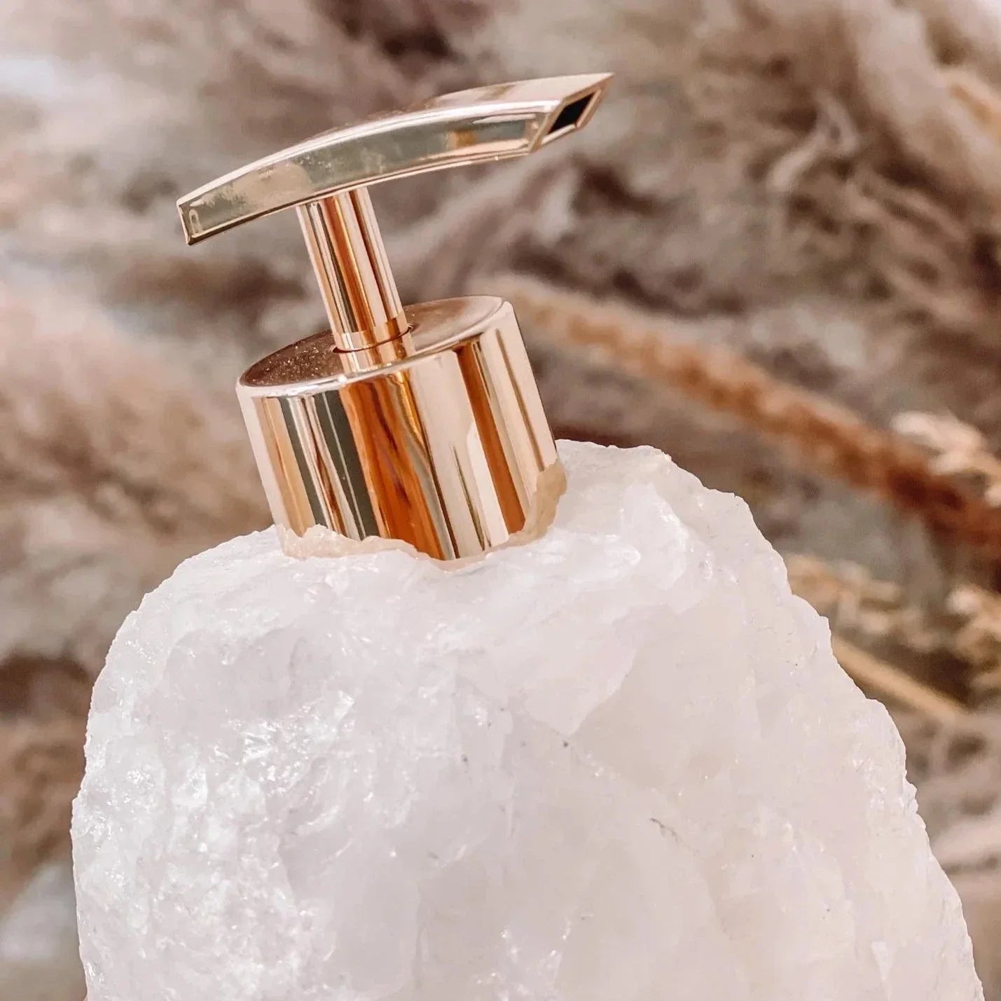 Hom & Ember – Crystal Soap Dispenser for a Touch of Elegance - Hom & Ember