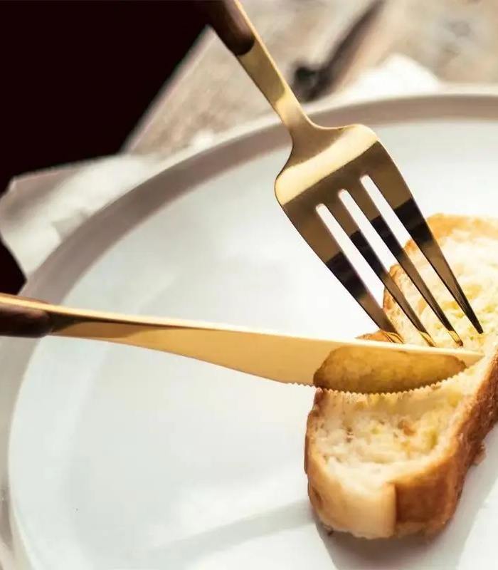 Hom & Ember – Elegant 30 - Piece Stainless Steel Cutlery Set with Wooden Accents for a Refined Dining Experience - Hom & Ember