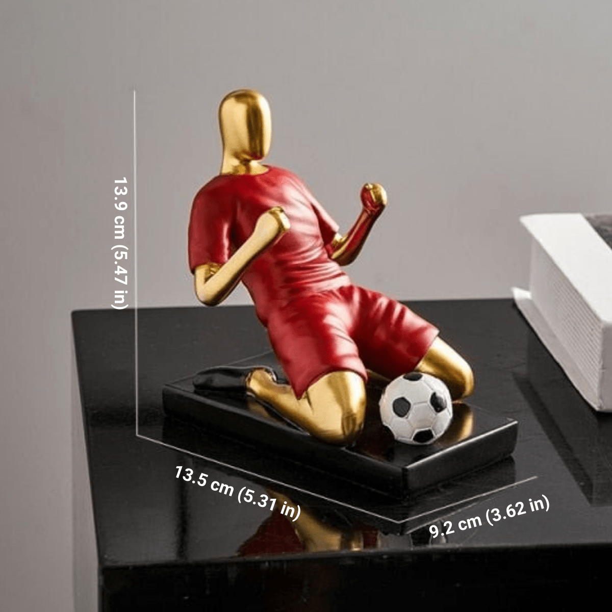 Hom & Ember – Elegant Abstract Footballer Sculpture in Polished Resin for a Contemporary Touch - Hom & Ember