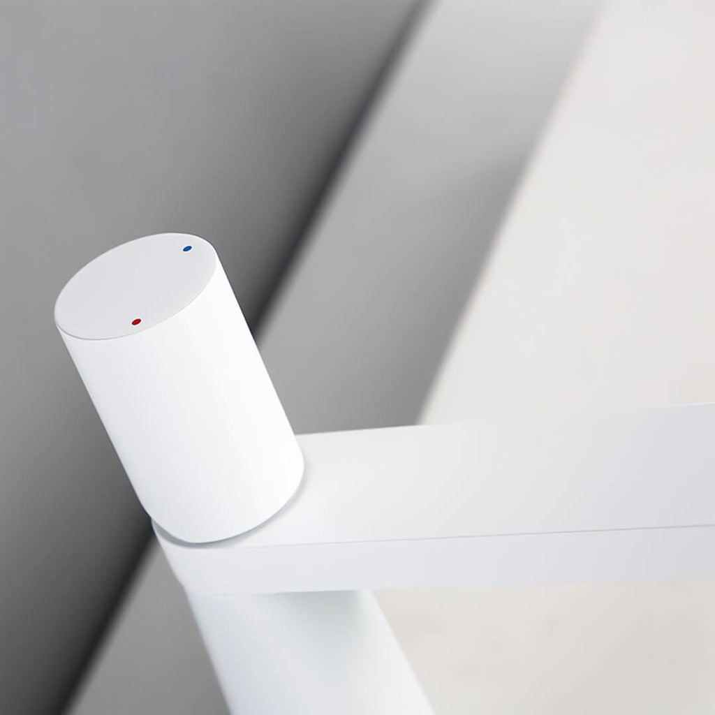 Hom & Ember – Elegant Bathroom Sink Tap in Polished Chrome for a Serene Ambiance - Hom & Ember