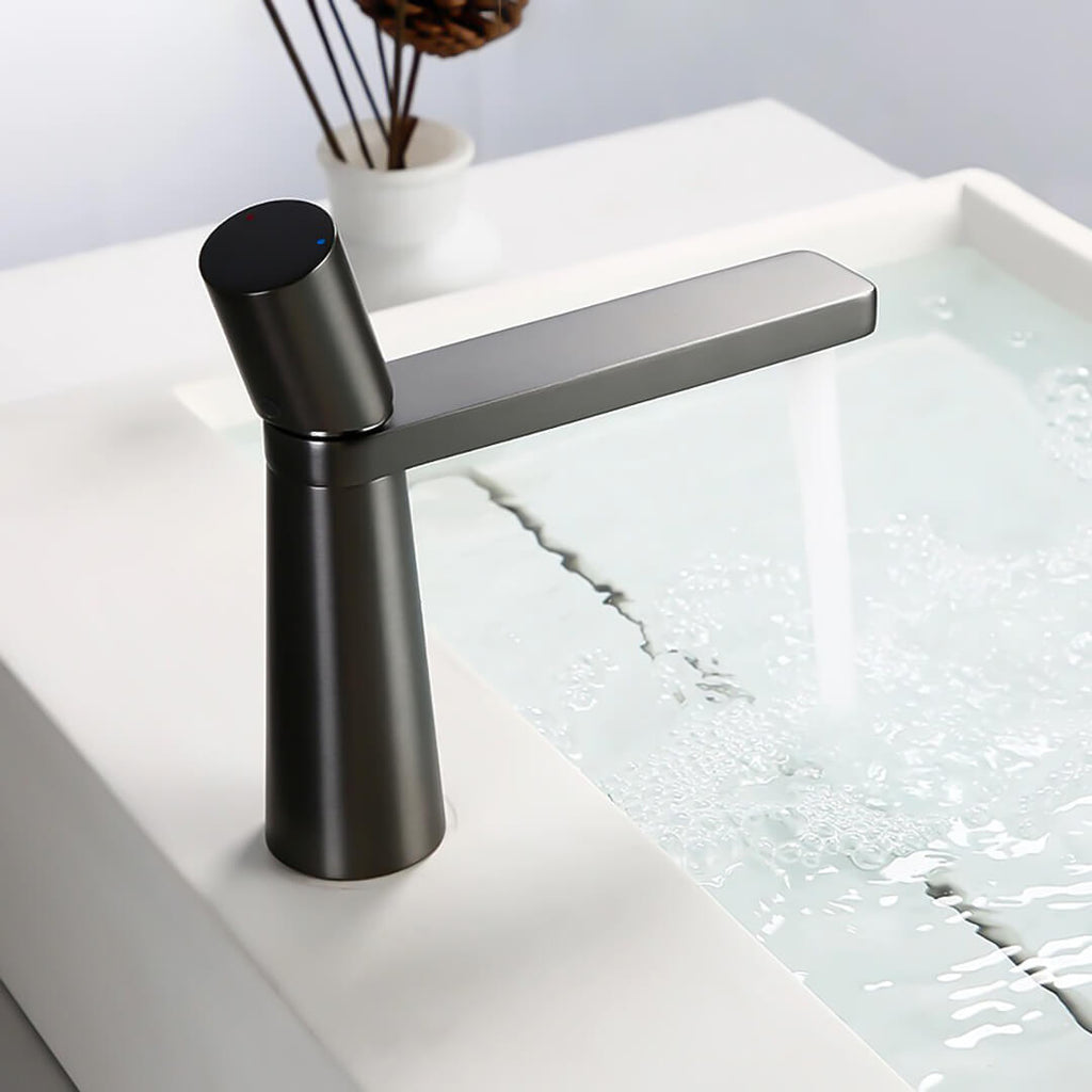 Hom & Ember – Elegant Bathroom Sink Tap in Polished Chrome for a Serene Ambiance - Hom & Ember