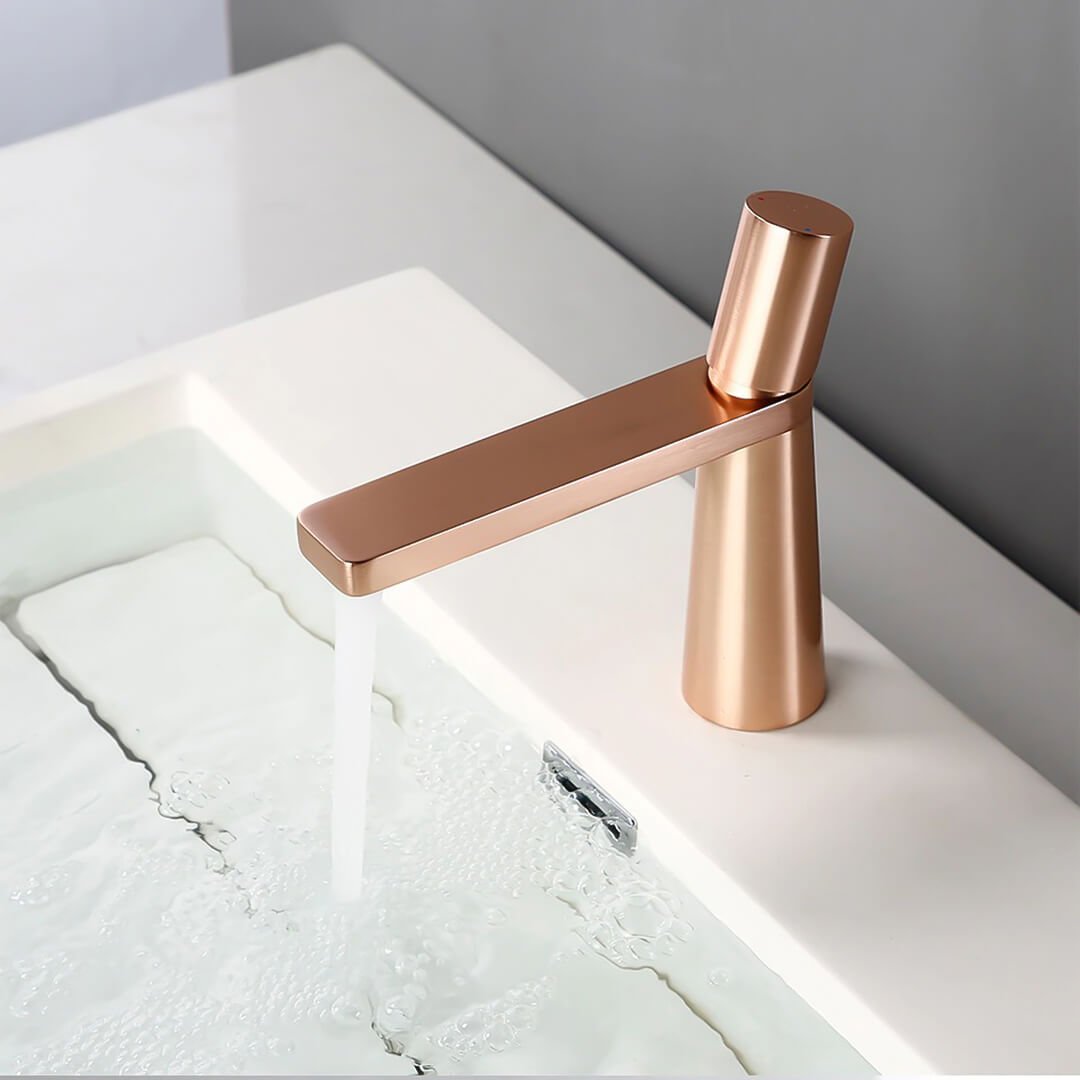 Hom & Ember – Elegant Bathroom Sink Tap in Polished Chrome for a Serene Ambiance - Hom & Ember