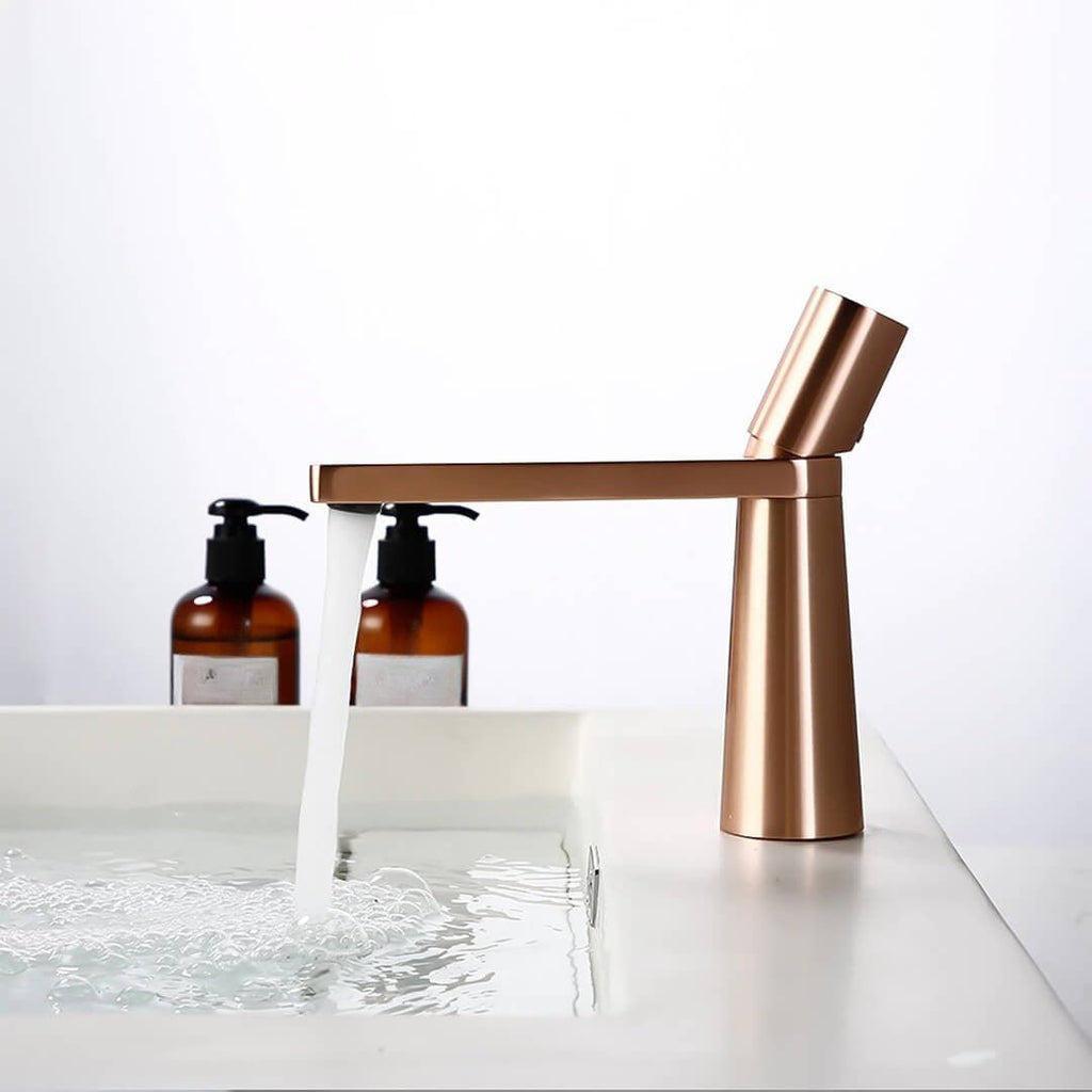 Hom & Ember – Elegant Bathroom Sink Tap in Polished Chrome for a Serene Ambiance - Hom & Ember