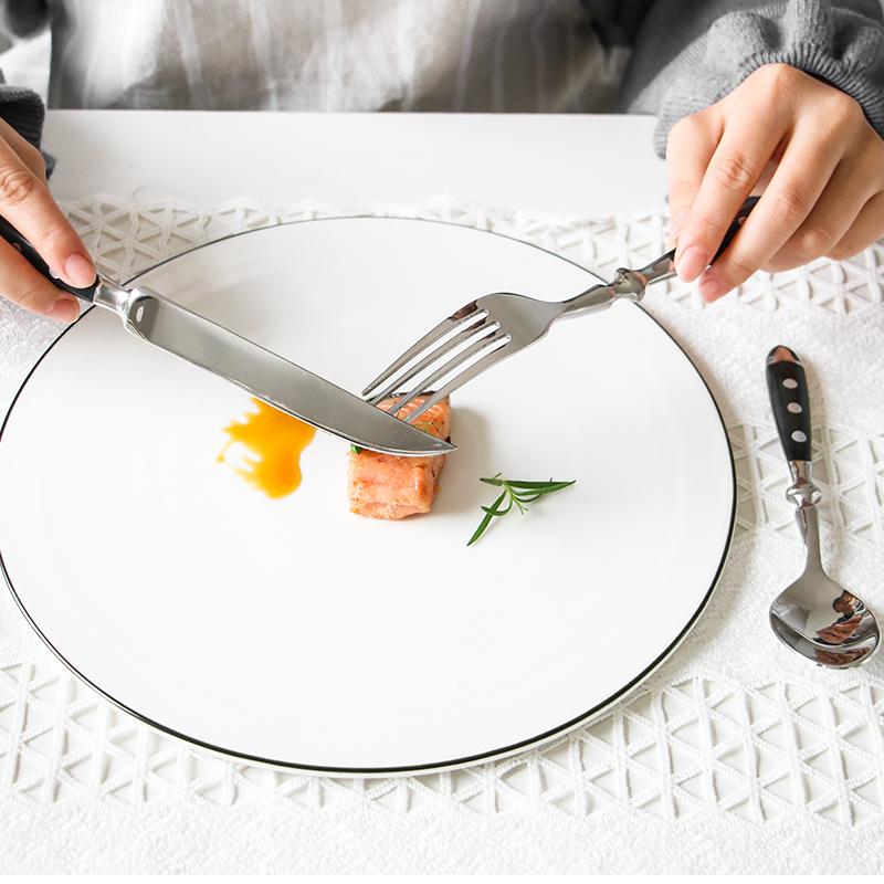 Hom & Ember – Elegant Black Stainless Steel Cutlery Set for a Sophisticated Dining Experience - Hom & Ember