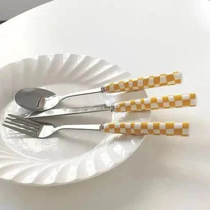 Hom & Ember – Elegant Checkered Cutlery Set in Classic Design for a Chic Dining Experience - Hom & Ember