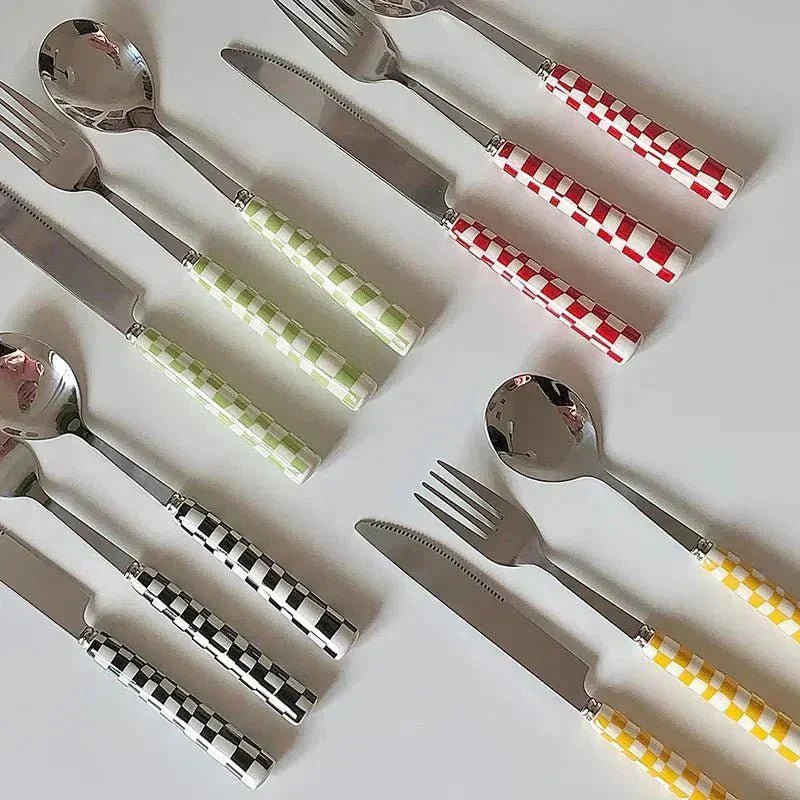 Hom & Ember – Elegant Checkered Cutlery Set in Classic Design for a Chic Dining Experience - Hom & Ember