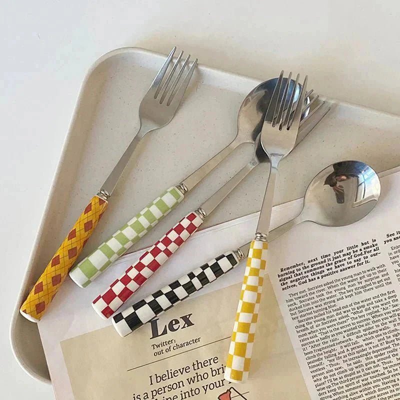 Hom & Ember – Elegant Checkered Cutlery Set in Classic Design for a Chic Dining Experience - Hom & Ember