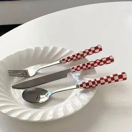 Hom & Ember – Elegant Checkered Cutlery Set in Classic Design for a Chic Dining Experience - Hom & Ember