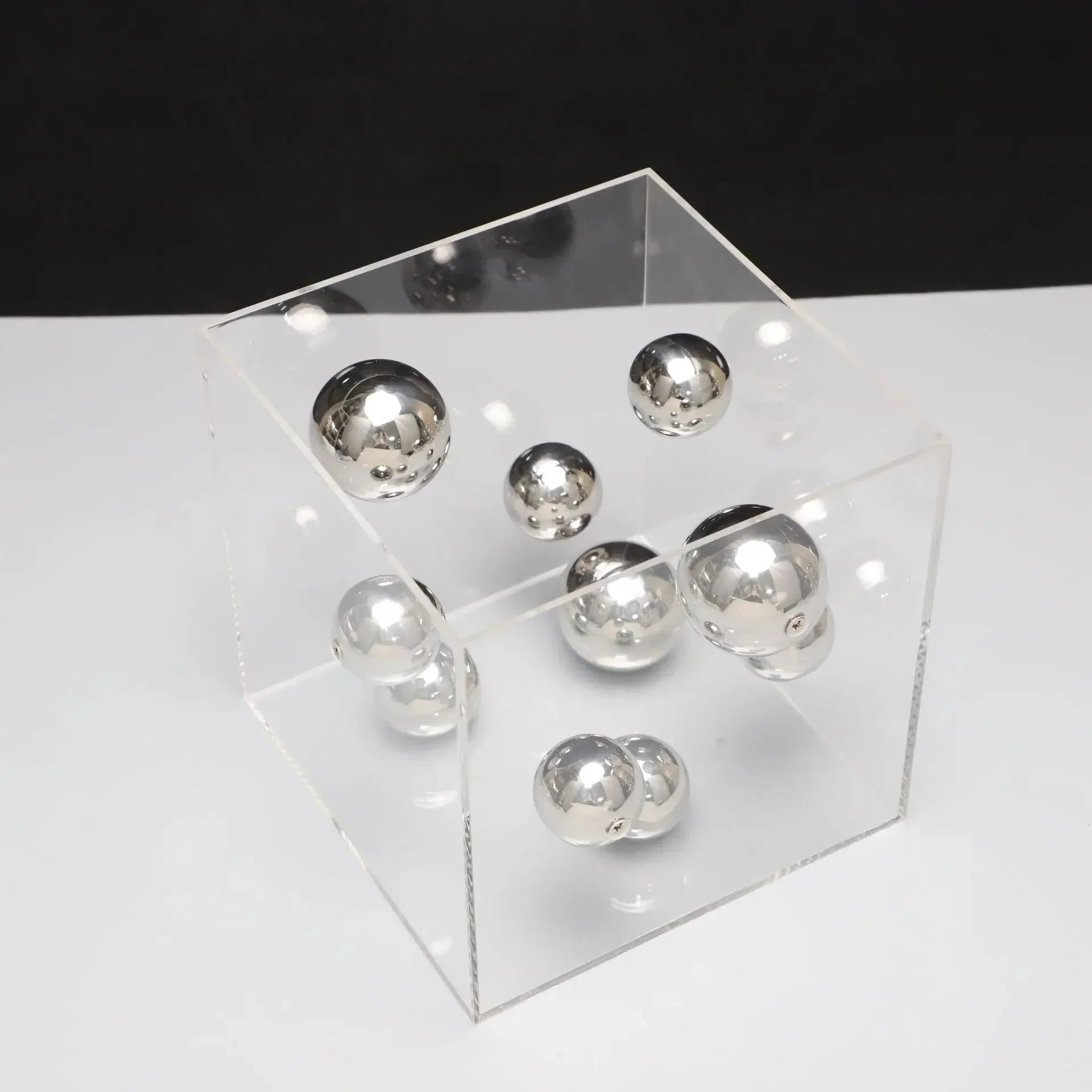 Hom & Ember – Elegant Decorative Cube Floating Spheres for a Captivating 3D Modern Effect - Hom & Ember