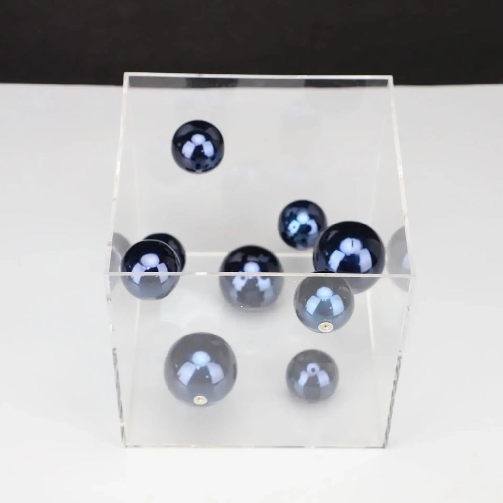 Hom & Ember – Elegant Decorative Cube Floating Spheres for a Captivating 3D Modern Effect - Hom & Ember