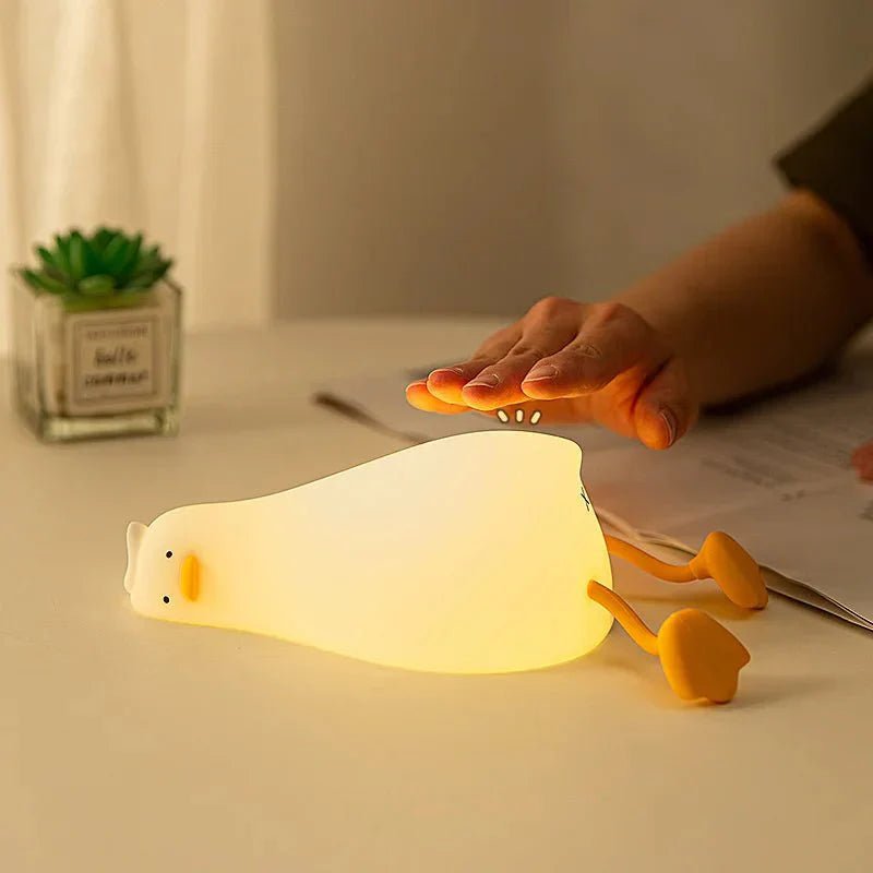 Hom & Ember – Elegant Duck - Shaped Ambient Lamp in Soft Silicone for a Serene Ambiance - Hom & Ember