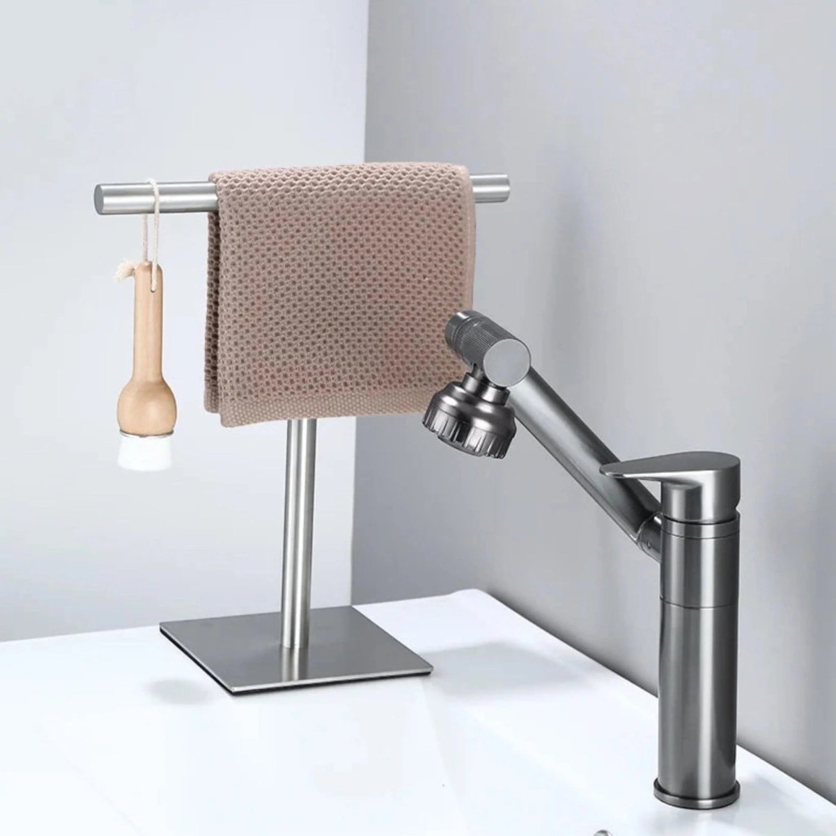 Hom & Ember – Elegant Freestanding Towel Rack in Sleek Design for a Serene Ambiance - Hom & Ember