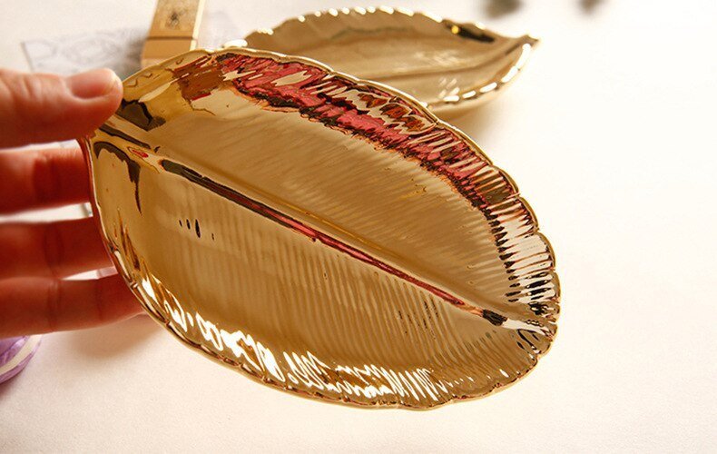 Hom & Ember – Elegant Glossy Ceramic Decorative Storage Tray for Organised Sophistication - Hom & Ember