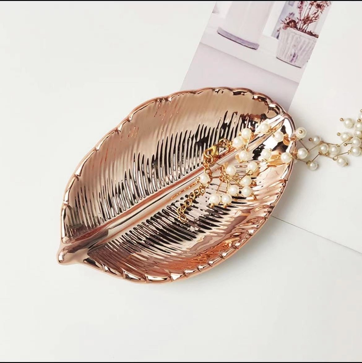 Hom & Ember – Elegant Glossy Ceramic Decorative Storage Tray for Organised Sophistication - Hom & Ember