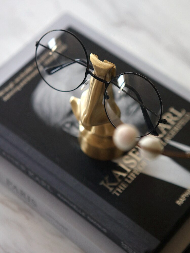 Hom & Ember – Elegant Gold Metal Nose and Glasses Sculpture for a Chic Display with Timeless Charm - Hom & Ember