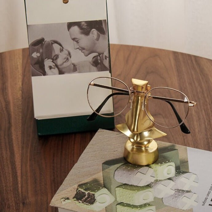 Hom & Ember – Elegant Gold Metal Nose and Glasses Sculpture for a Chic Display with Timeless Charm - Hom & Ember