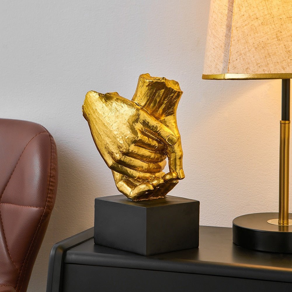 Hom & Ember – Elegant Intertwined Hands Sculpture in Resin for a Serene Ambiance - Hom & Ember
