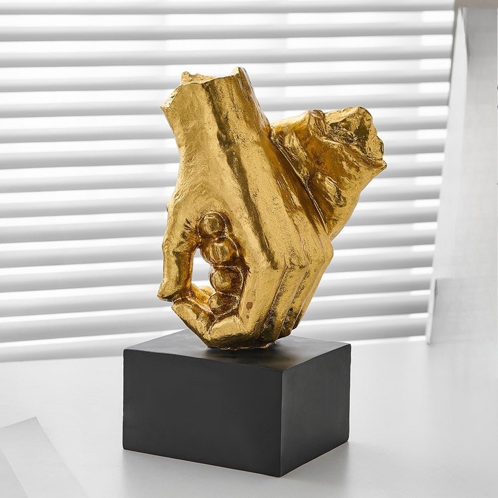 Hom & Ember – Elegant Intertwined Hands Sculpture in Resin for a Serene Ambiance - Hom & Ember