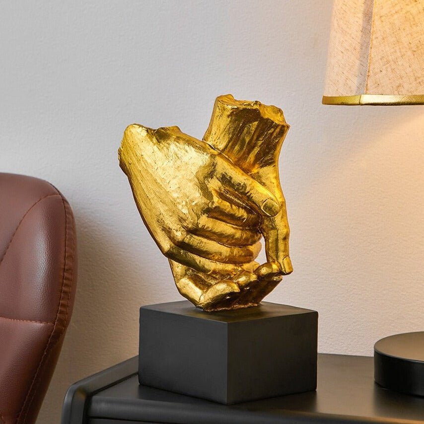 Hom & Ember – Elegant Intertwined Hands Sculpture in Resin for a Serene Ambiance - Hom & Ember