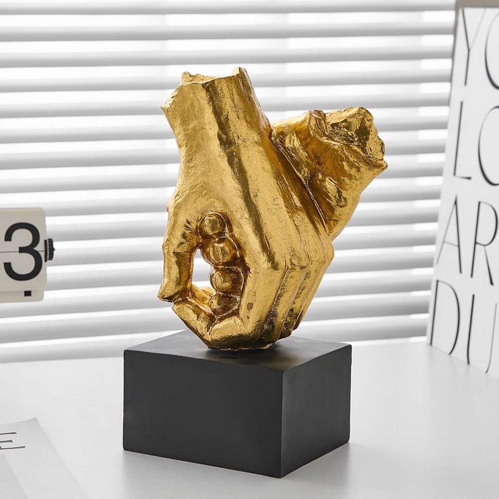 Hom & Ember – Elegant Intertwined Hands Sculpture in Resin for a Serene Ambiance - Hom & Ember