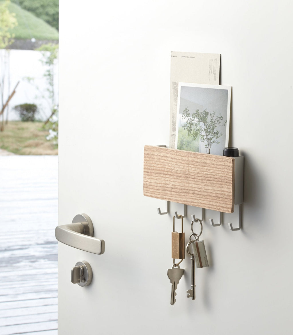 Hom & Ember – Elegant Magnetic Key Holder Crafted from Steel and Wood for a Chic Organised Space - Hom & Ember