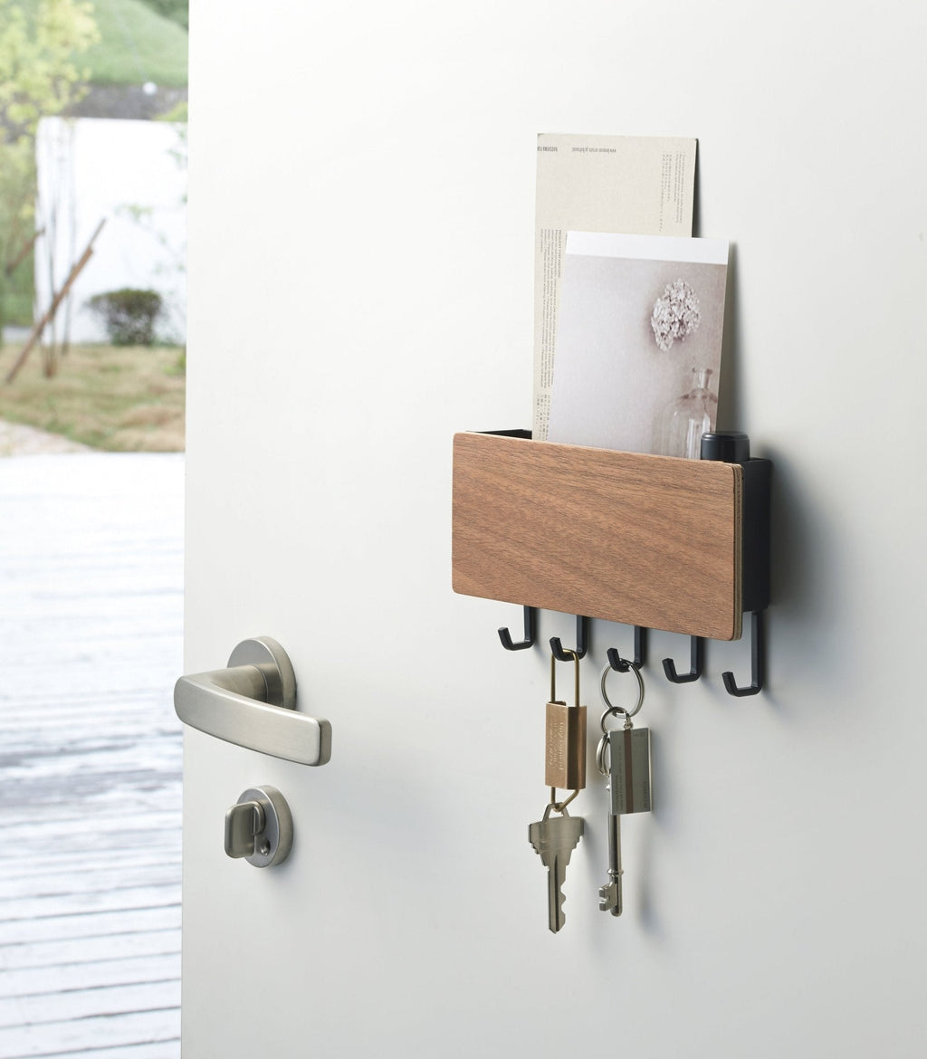 Hom & Ember – Elegant Magnetic Key Holder Crafted from Steel and Wood for a Chic Organised Space - Hom & Ember