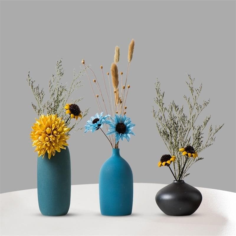 Hom & Ember – Elegant Matte Finish Ceramic Vases in Vibrant Hues for a Serene Ambiance - Hom & Ember