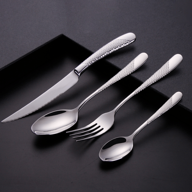 Hom & Ember – Elegant Textured Stainless Steel Cutlery Set for a Sophisticated Dining Experience - Hom & Ember