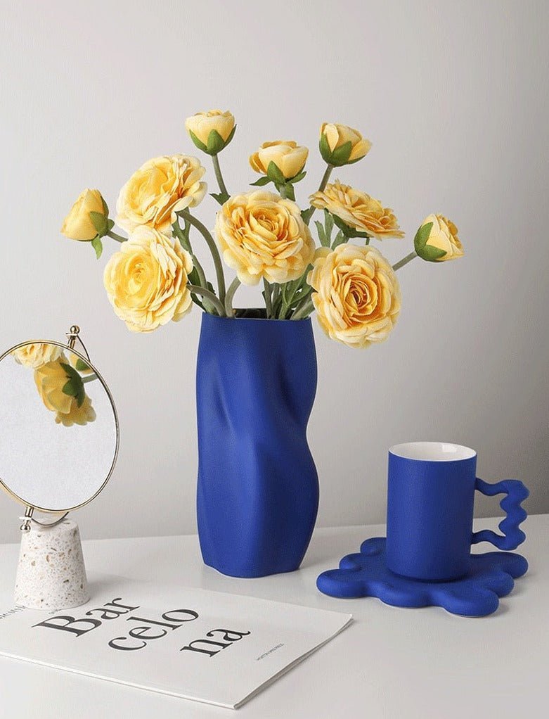 Hom & Ember – Elegant Twisted Ceramic Vase for Stylish Living Spaces, Embracing Contemporary Sophistication - Hom & Ember