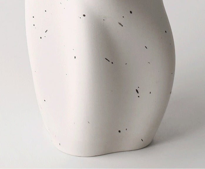 Hom & Ember – Elegant Twisted Ceramic Vase for Stylish Living Spaces, Embracing Contemporary Sophistication - Hom & Ember