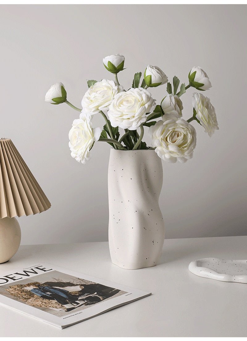 Hom & Ember – Elegant Twisted Ceramic Vase for Stylish Living Spaces, Embracing Contemporary Sophistication - Hom & Ember