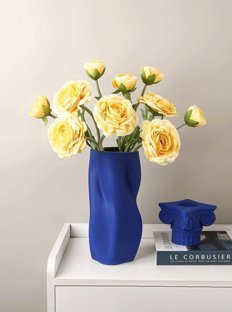 Hom & Ember – Elegant Twisted Ceramic Vase for Stylish Living Spaces, Embracing Contemporary Sophistication - Hom & Ember