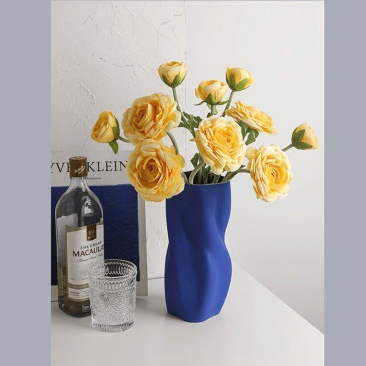 Hom & Ember – Elegant Twisted Ceramic Vase for Stylish Living Spaces, Embracing Contemporary Sophistication - Hom & Ember