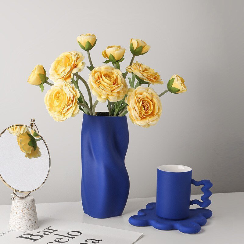 Hom & Ember – Elegant Twisted Ceramic Vase for Stylish Living Spaces, Embracing Contemporary Sophistication - Hom & Ember
