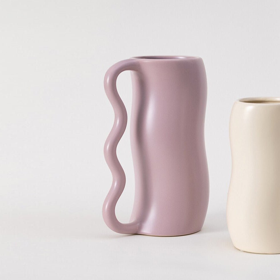 Hom & Ember – Elegant Wavy Ceramic Vase in Soft Pastel Hues for a Serene Ambiance - Hom & Ember