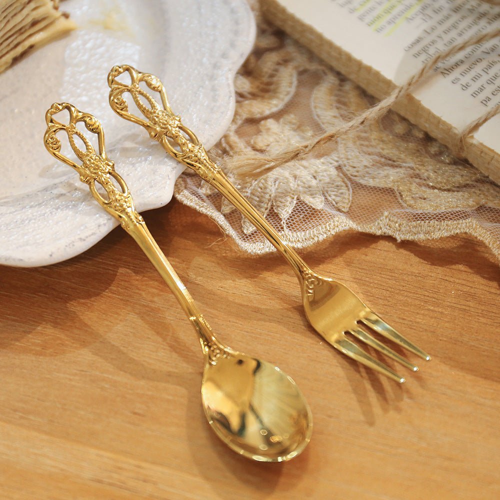 Hom & Ember – Intricately Carved Dessert Spoon Set for an Elegant Dining Experience - Hom & Ember