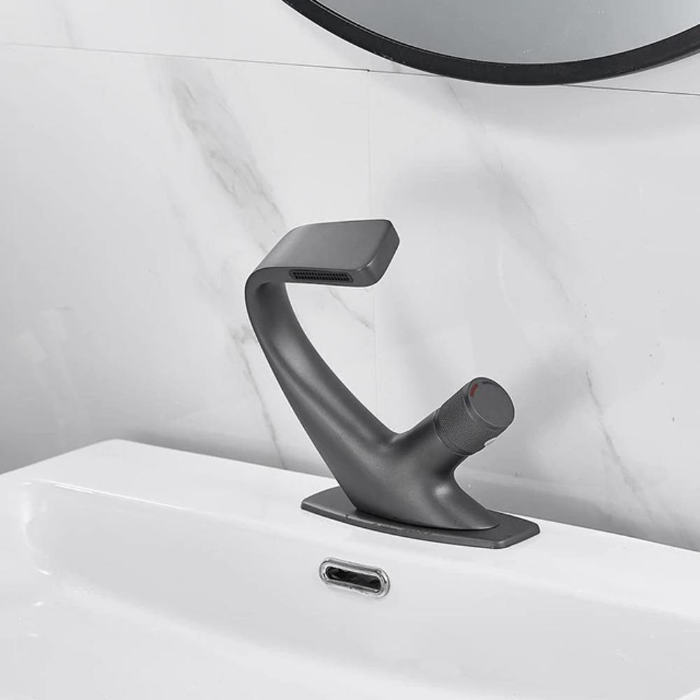 Hom & Ember – Luxurious Chrome Bathroom Sink Tap for a Contemporary Elegance - Hom & Ember