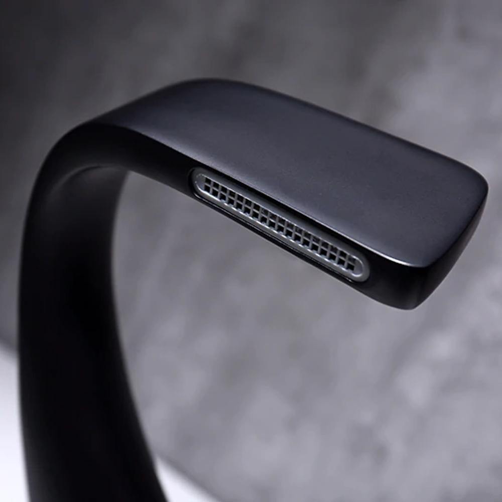 Hom & Ember – Luxurious Chrome Bathroom Sink Tap for a Contemporary Elegance - Hom & Ember