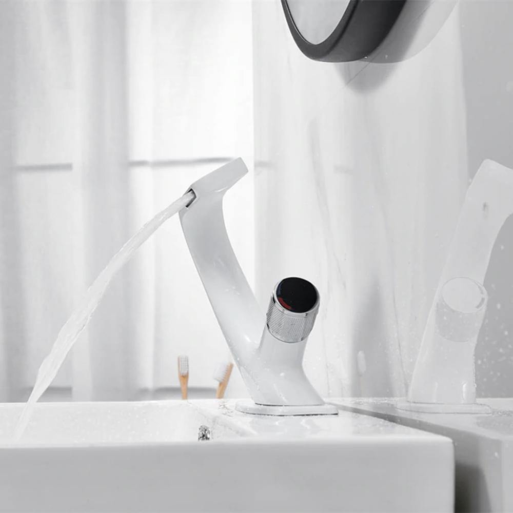 Hom & Ember – Luxurious Chrome Bathroom Sink Tap for a Contemporary Elegance - Hom & Ember