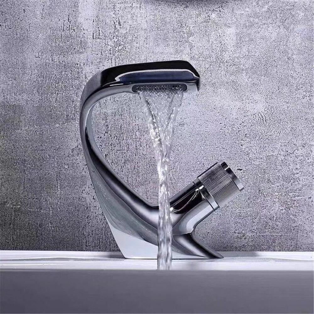 Hom & Ember – Luxurious Chrome Bathroom Sink Tap for a Contemporary Elegance - Hom & Ember