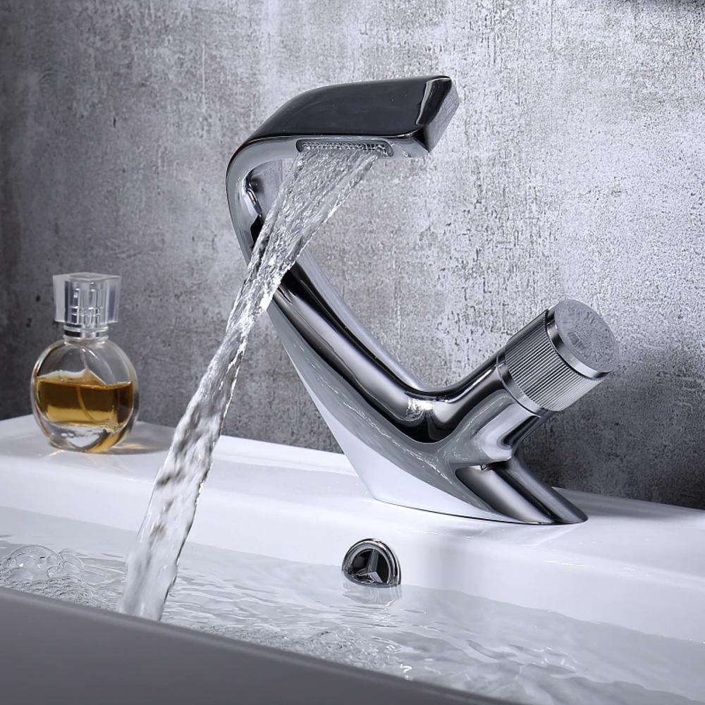 Hom & Ember – Luxurious Chrome Bathroom Sink Tap for a Contemporary Elegance - Hom & Ember
