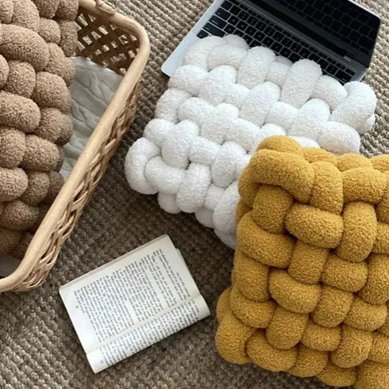 Hom & Ember – Luxurious Textured Nordic Knot Cushion in Vibrant Hues for a Serene Ambiance - Hom & Ember