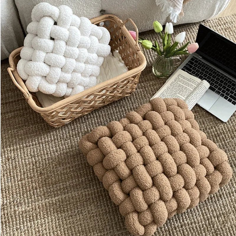 Hom & Ember – Luxurious Textured Nordic Knot Cushion in Vibrant Hues for a Serene Ambiance - Hom & Ember